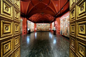 Одним из самых неизвестных сокровищ Сарагосы является   Музей гобеленов Ла Сео   ,  Коллекция Metropolitan Cabildo, считающаяся одной из лучших в мире, состоит из 64 полотен, 23 из которых в настоящее время выставлены в трех своих залах